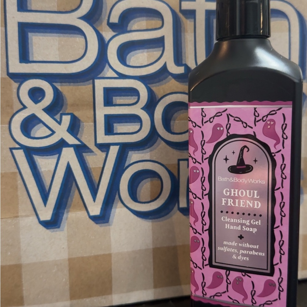 Bath & Body Works Ghoul Friend Hand Soap - Black and Pink